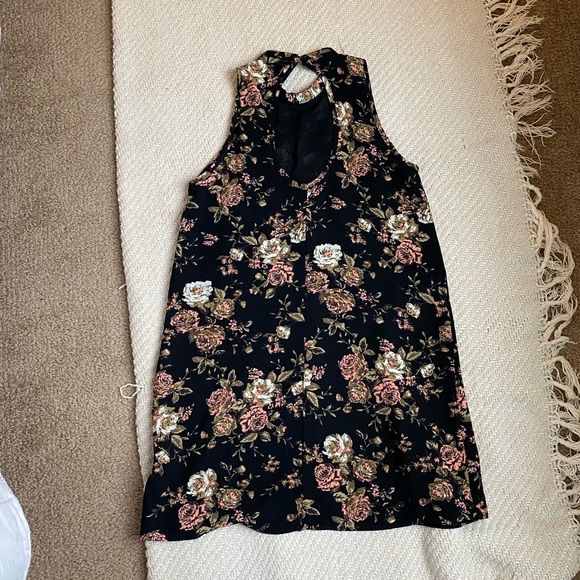 🌼 FLORAL DRESS - Picture 3 of 5